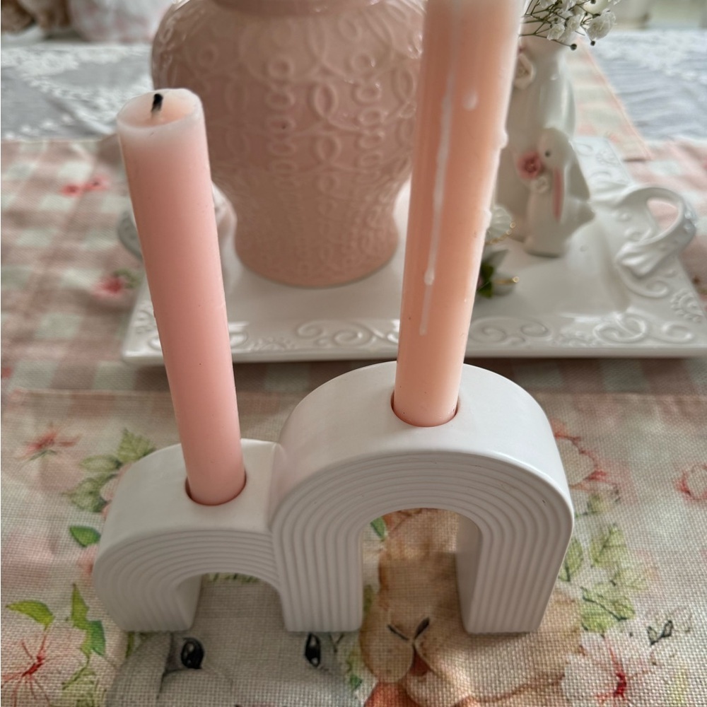Chic White Arch Candle Holder - Picture 3 of 6